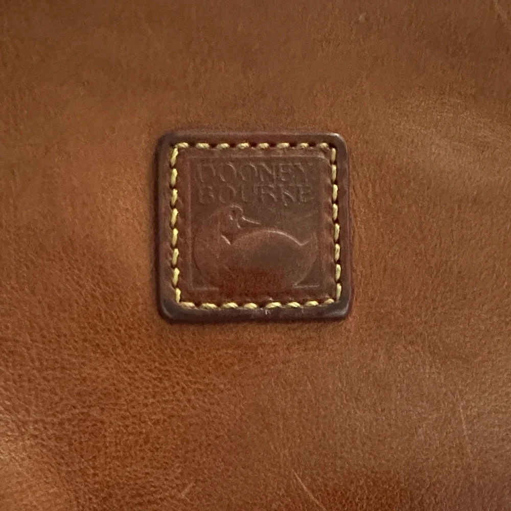 Dooney & Bourke Florentine leather crossbody handbag - Picture 3 of 9